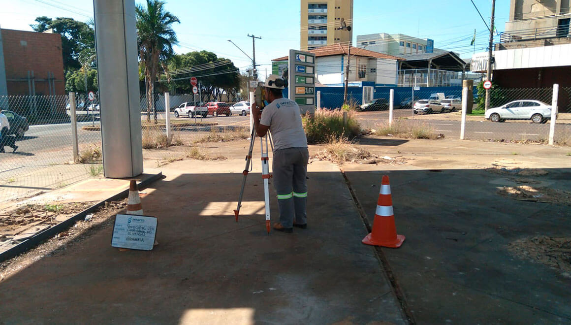 Investigação detalhada em posto de combustíveis desativado